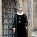 Billede af biskoppen i præstekjole